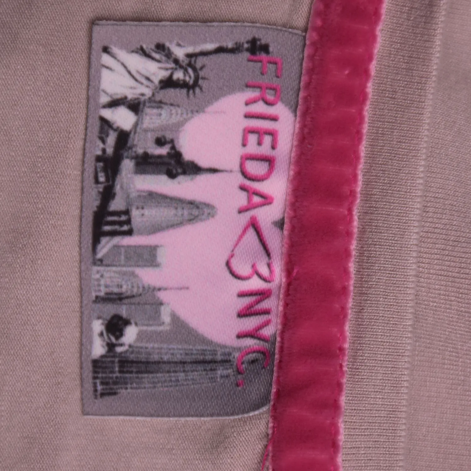 Бежевая футболка FRIEDA & NYC с фотопринтом, размер 52 (XL)