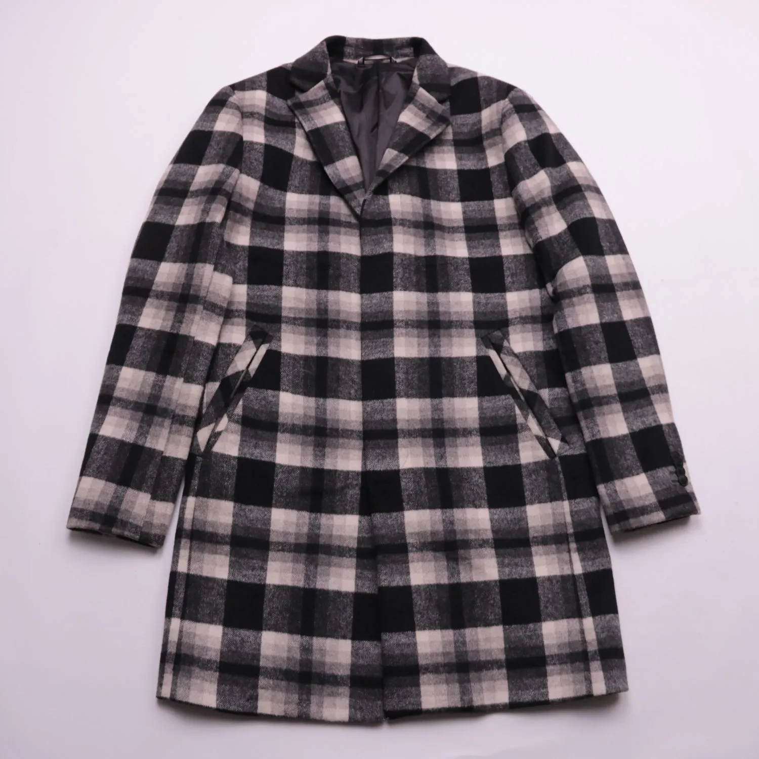 Чёрно-серое пальто Jack & Jones в клетку, размер 46 (S)